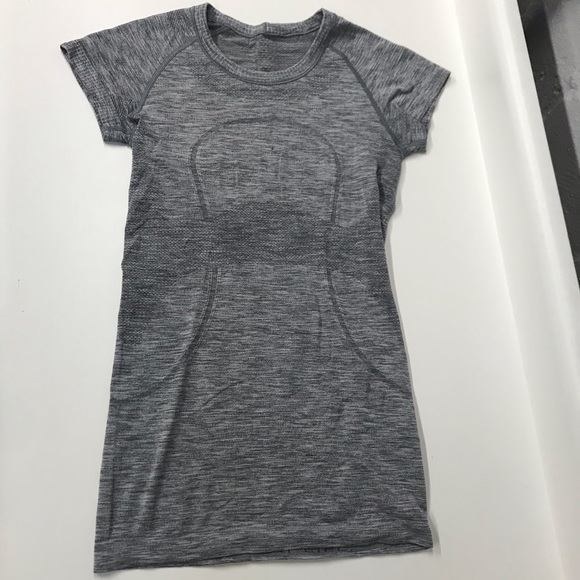 lululemon athletica Tops - 🍋LULULEMON🍋 Swiftly Tech Grey Tee Size 6